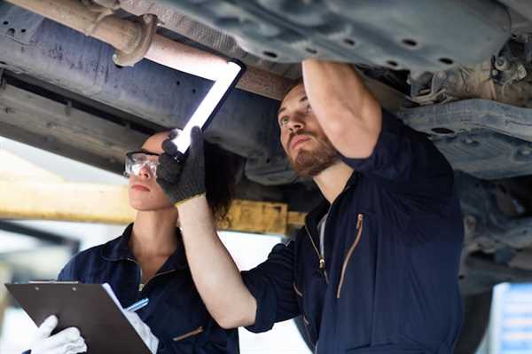 Señales de desgaste en los brazos de suspensión